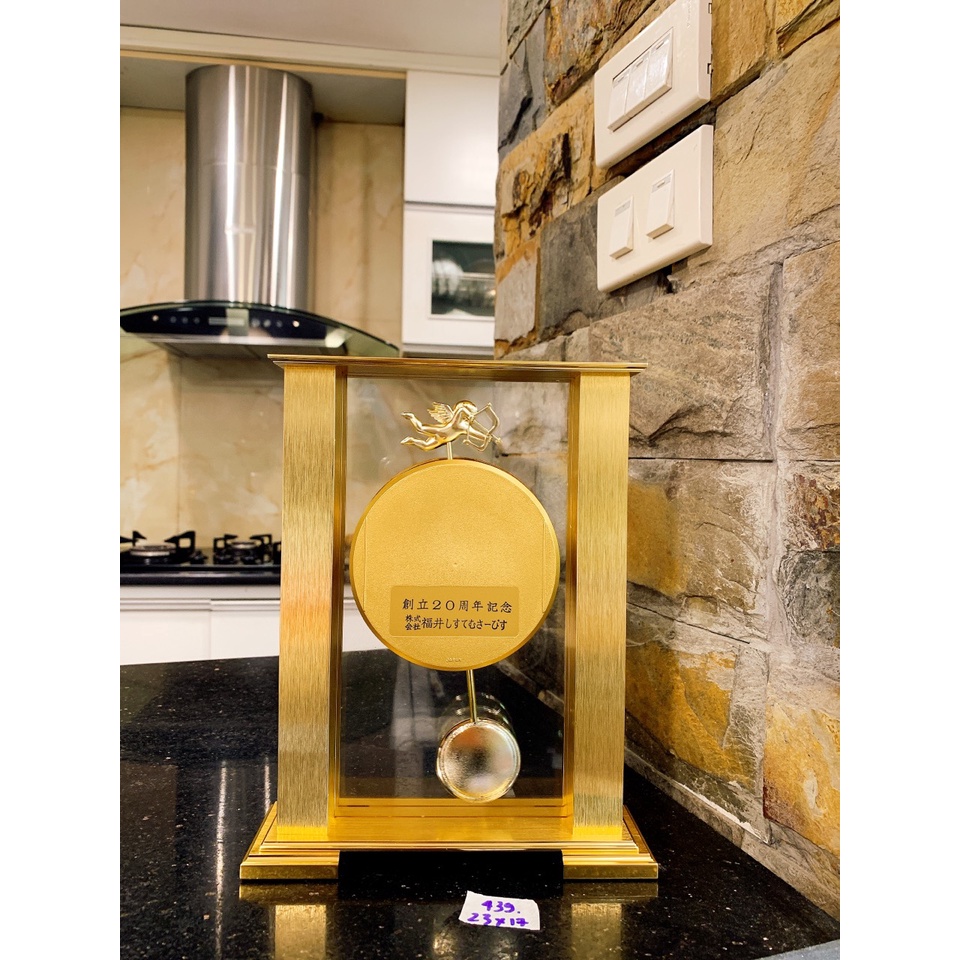 Đồng hồ để bàn Seikoo mặt số la mã sang trọng