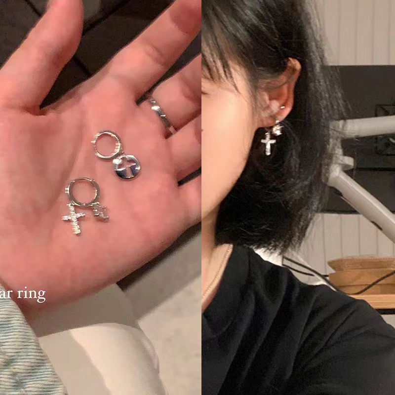 Khuyên Tai Hình Trái Tim Phong Cách Tối Màu Phong Cách Mới 2022