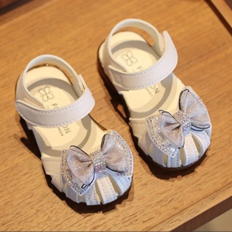 Dép rọ, sandal tập đi cho bé gái từ 0 đến 2 tuổi đính nơ ren đá xinh xắn đế mềm chống trơn mã A9