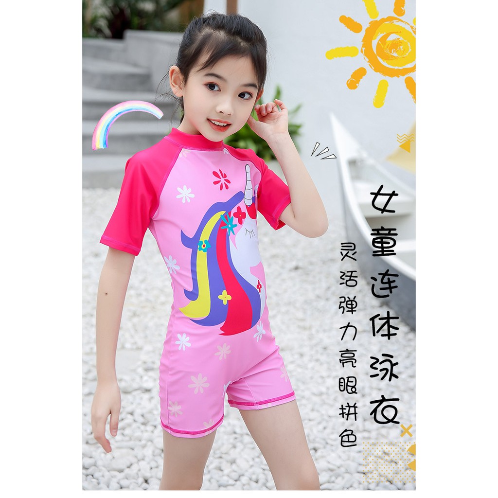 BỘ ĐỒ BƠI BÉ GÁI LIỀN THÂN HÌNH KỲ LÂN HỌA TIẾT 3D TẶNG KÈM NÓN
