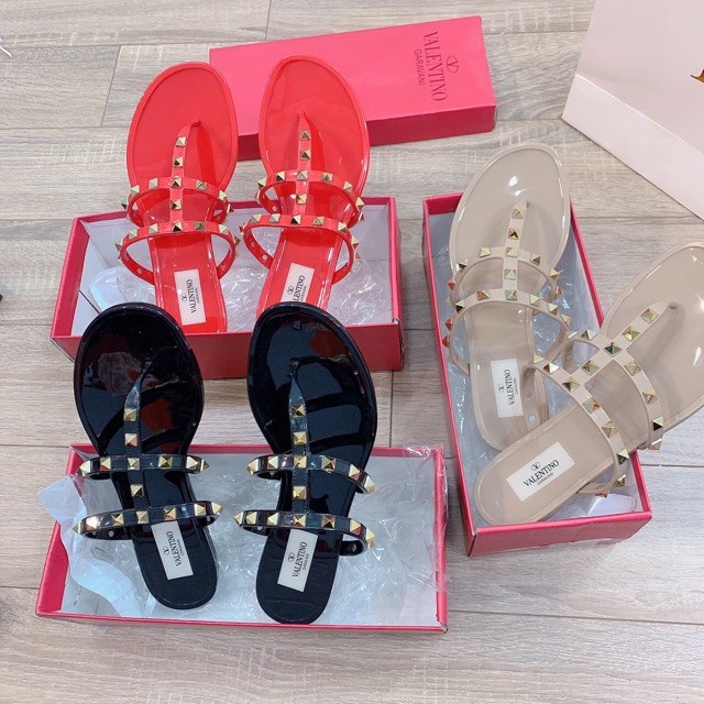 <3 Sale Hot | Trợ Giá | Dép kẹp valentino tán đinh fullbox . . Tháng 7 👡 . ! . * . HOT : RT ' ' .