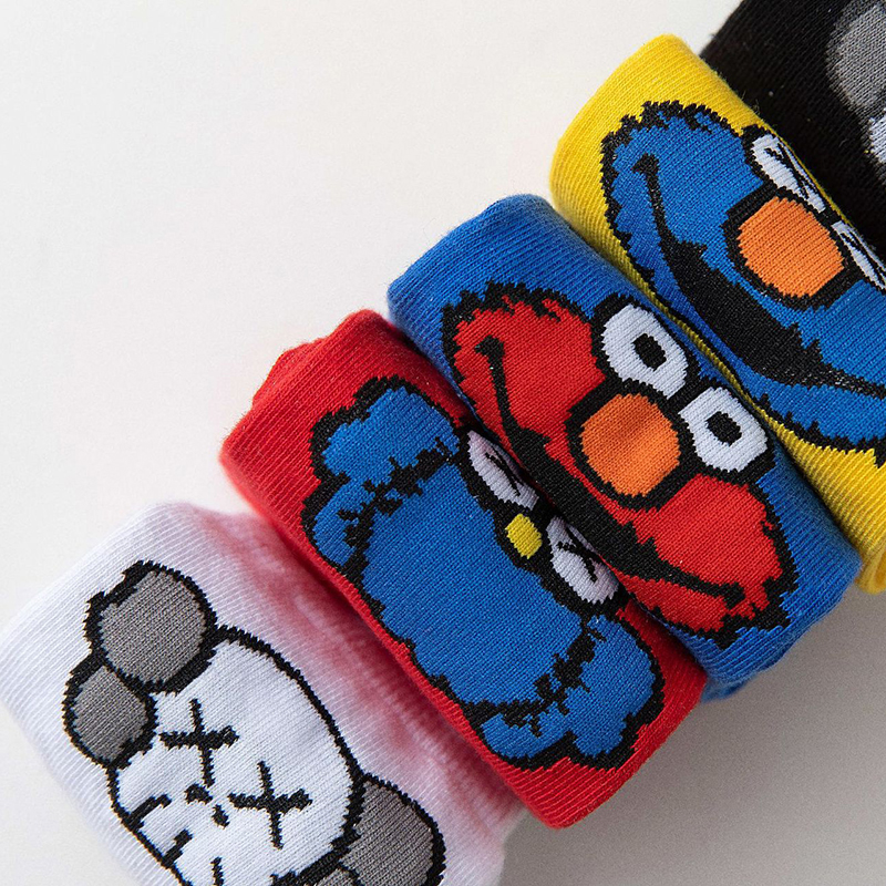 【YKN】 KAWS Vớ Cotton Họa Tiết Hoạt Hình Dễ Thương Dành Cho Nam Và Nữ