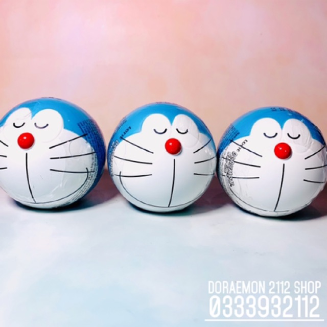 Kẹo gum kèm mô hình Doraemon