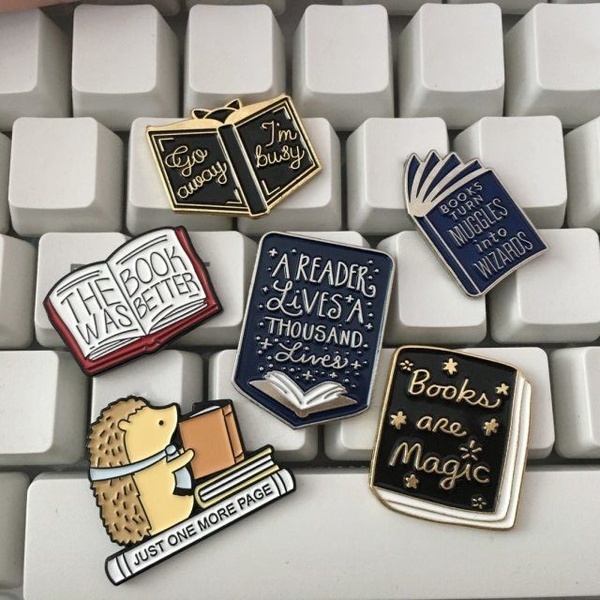 Huy Hiệu Cài Áo Hình &quot;This Book Is Better&quot;