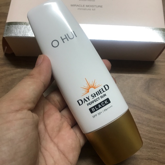 Chống nắng chống nước Ohui Day Shield Perfect Sun Black SPF 50+, PA++++/ hàng tách set