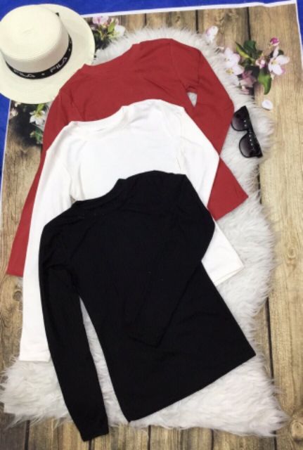 Áo thun gân ôm body ( hình tự chụp )