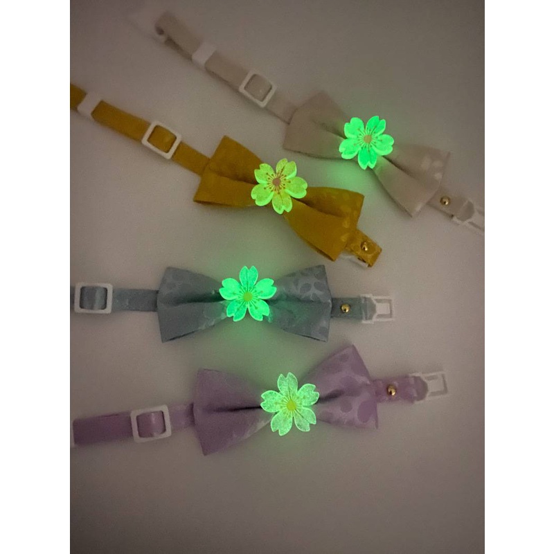 Vòng Cổ Chống Thất Lạc Hình Hoa Màu Dạ Quang Có Khóa An Toàn Dành Cho Thú Cưng