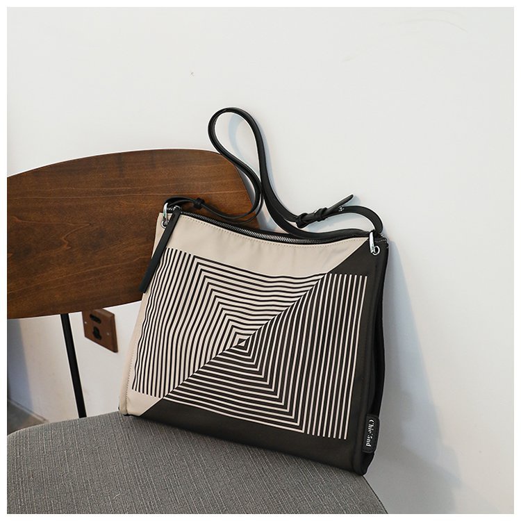 Túi đeo chéo vai bằng vải nylon thời trang dành cho nữ 2021