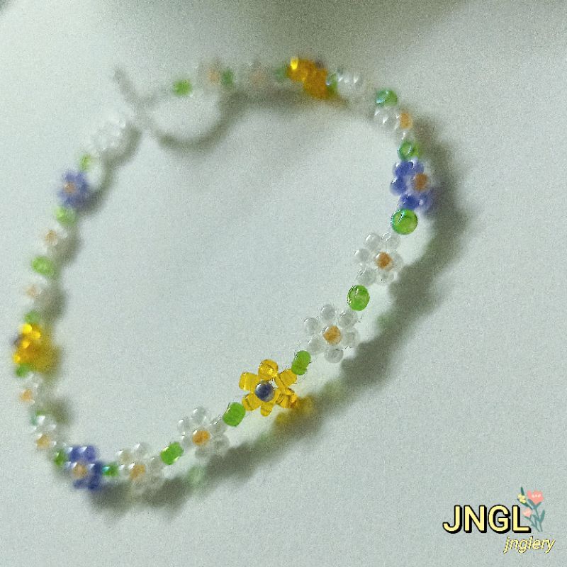 Vòng tay hạt cườm handmade kết hoa nhí vàng tím trắng mã TK503