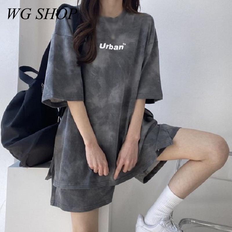 Set đồ thể thao 2 món gồm áo thun tay lửng + quần short ống rộng xẻ tà nhuộm màu loang cho nữ