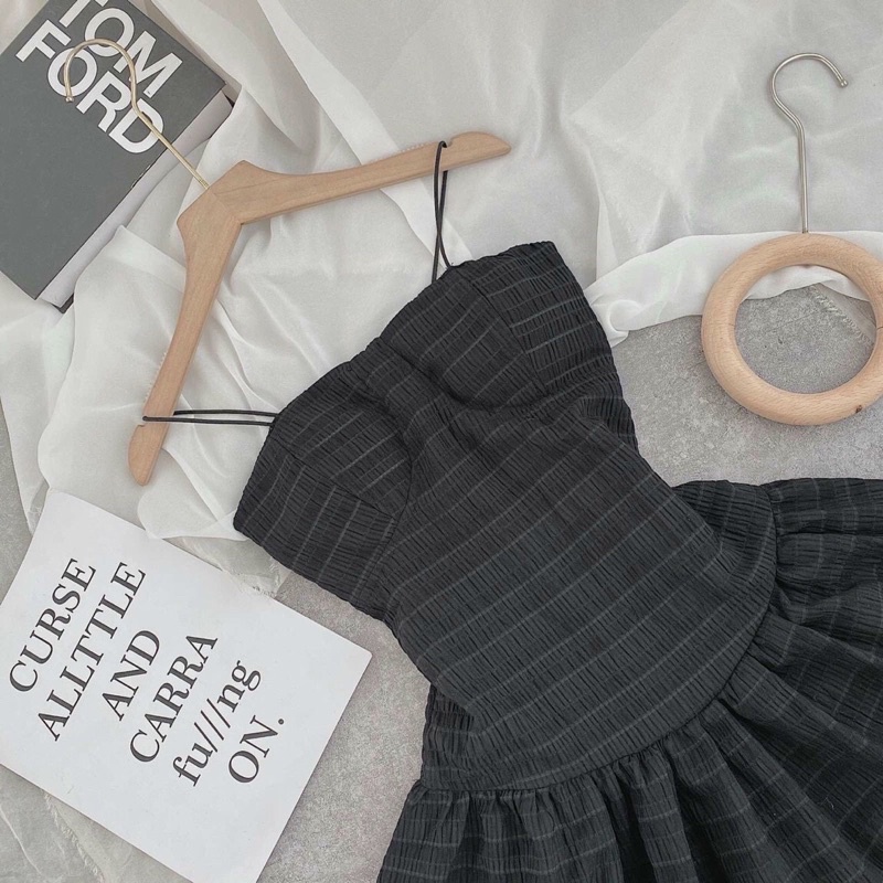 Đầm dây đen vải gấm