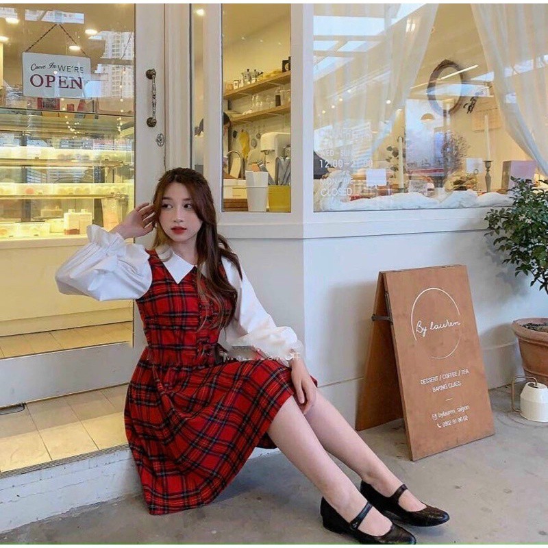 Đầm suông caro đỏ tay dài cổ bèo dễ thương