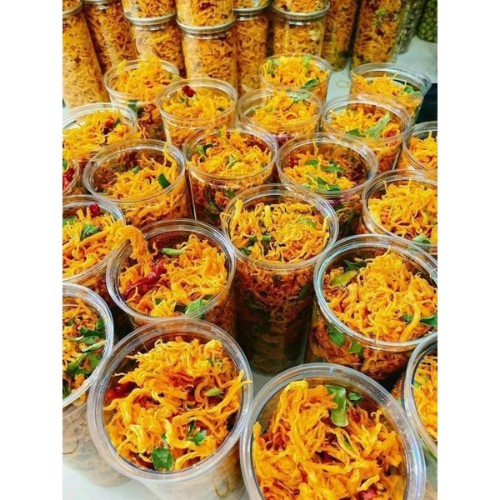 Khô gà lá chanh, khô gà ăn vặt hũ 300g | BigBuy360 - bigbuy360.vn