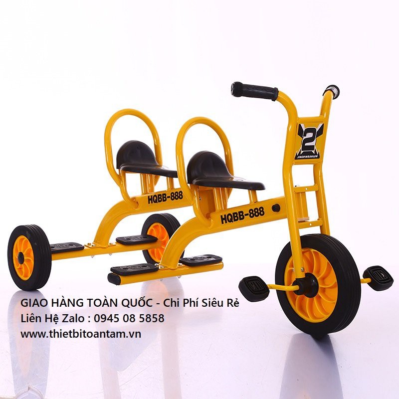 Xe đạp đôi 3 bánh với màu sắc đẹp mắt, nổi bật