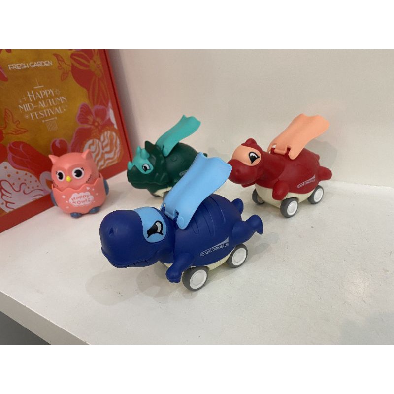 Khủng long siêu nhân ô tô chạy đà