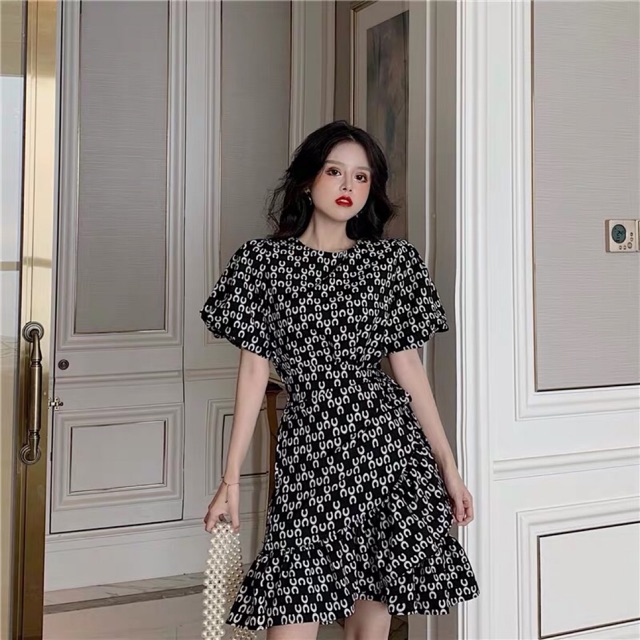 Váy hoạ tiết chân đuôi cá