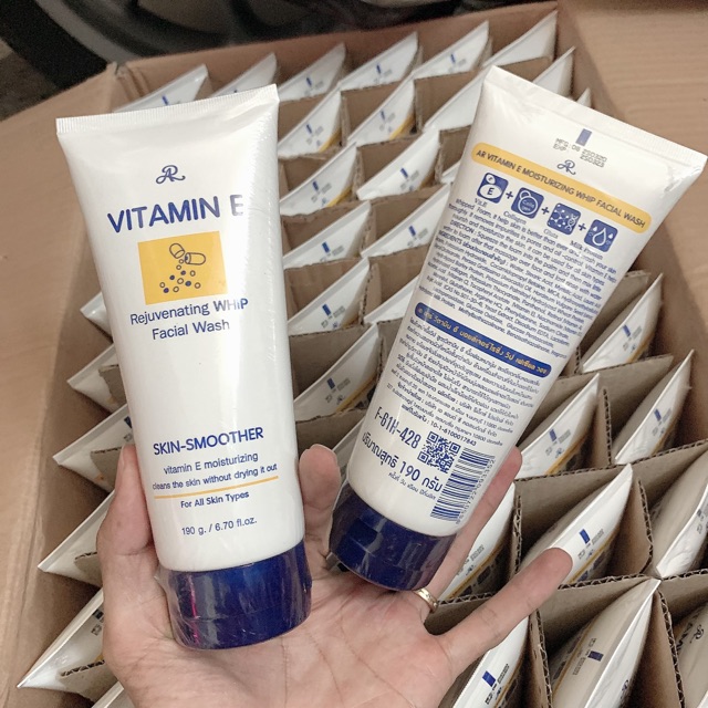 Sữa rửa mặt vitamin e thái lam 190ml