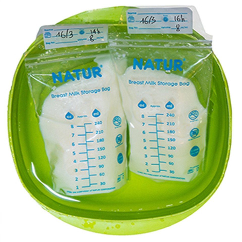 Hộp 50 Túi Trữ Sữa NATUR BPA-free 240ml (hoa văn trên túi giao ngẫu nhiên) + tặng 1 hộp nhựa thực phẩm cao cấp Thái Lan