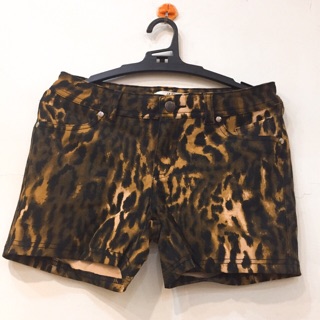 Short xuất khẩu, chất đẹp, giá 180k Giảm 62% chỉ còn 69k