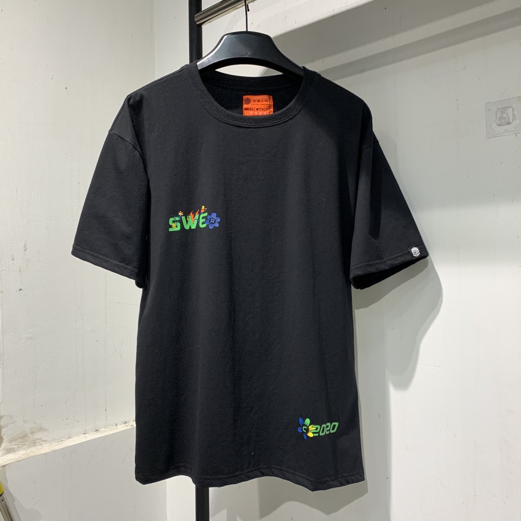 Áo thun SWE Cube Doodle Tee Đen, hình in to và cực đẹp, có logo SWE ở tay, phong cách Unisex AL34