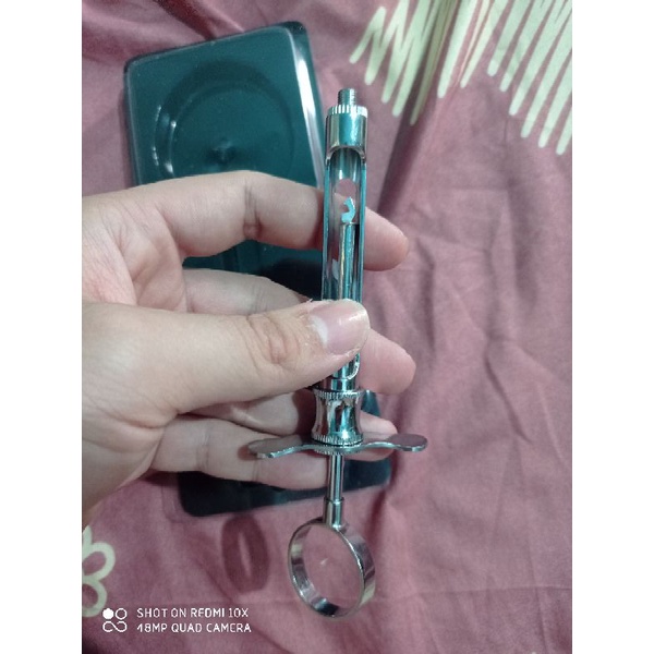 Bơm tiêm hút ngược