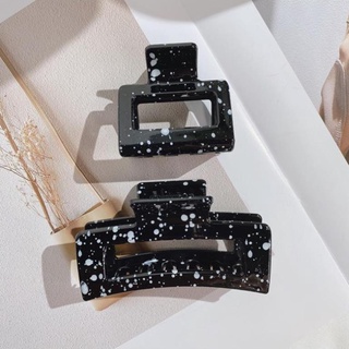 Kẹp tóc kiểu dáng chấm đen trắng hìlàm từ acrylic