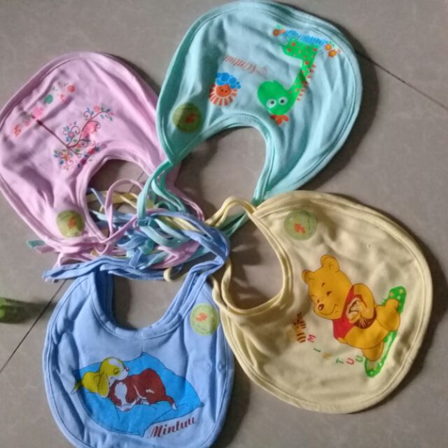 Yếm tròn sơ sinh cho bé