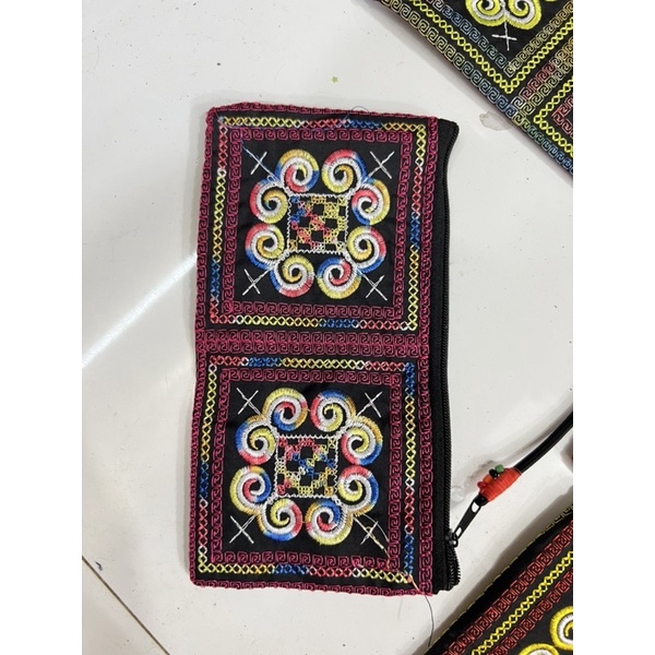 Ví Thổ cẩm thêu cầm tay