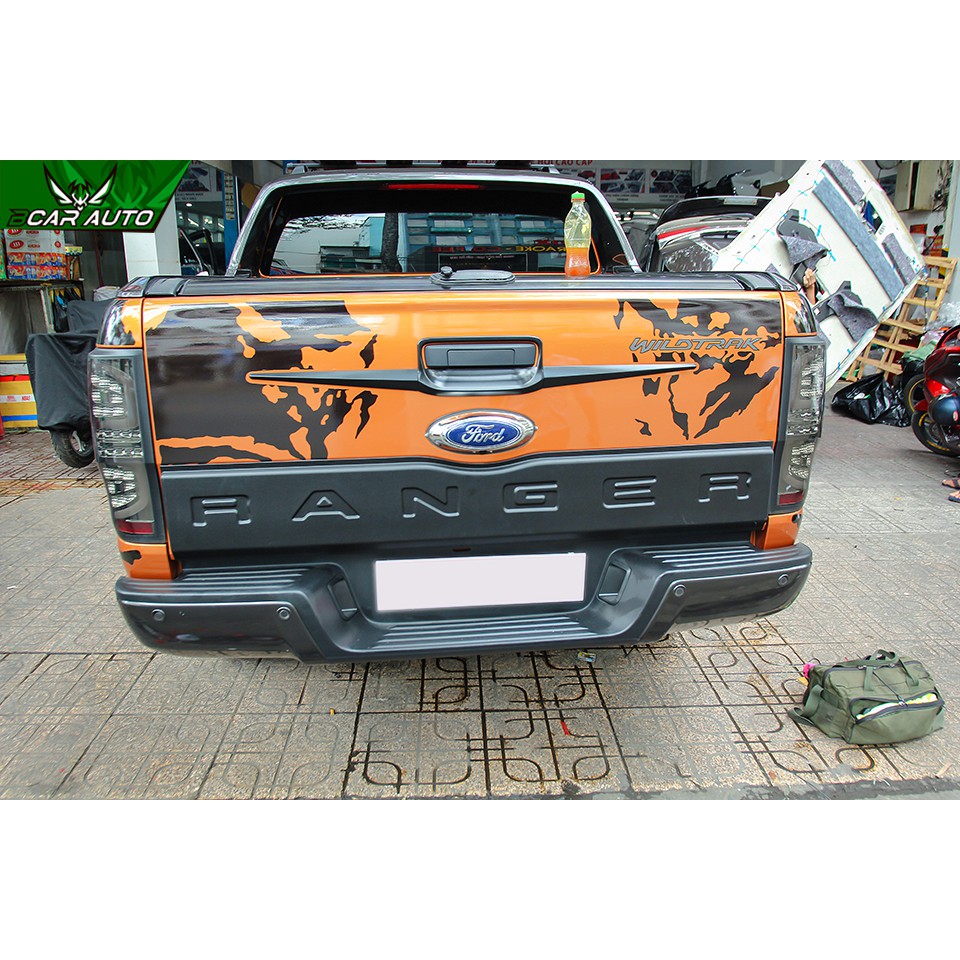 Ốp cốp sau, ốp nắp thùng sau Ford Ranger XLS, XLT, WildTrack 2016-2021 ( ốp bửng)