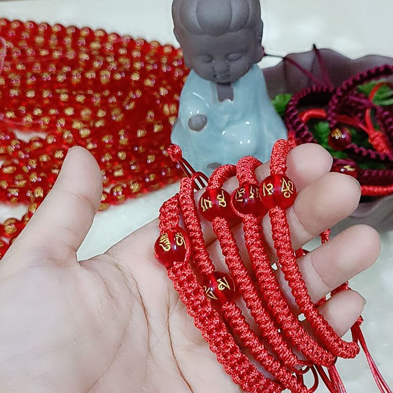 Vòng tay chỉ đỏ may mắn đính hạt đá khắc chú Quan Âm Tiếng Phạn - Án Mà Ni Bát Di Hồng