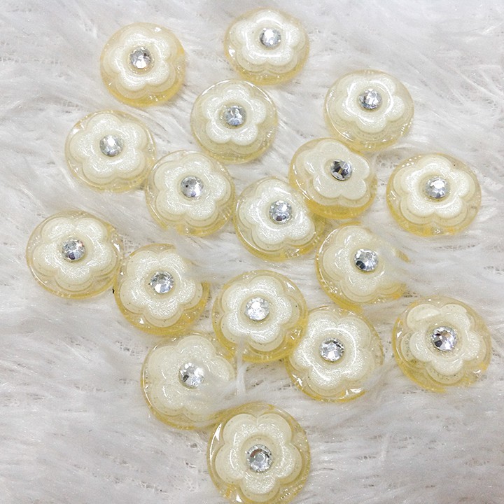 Cúc áo hoa mai nhụy đính đá xoàn nút 3d siêu đẹp size 1.5cm