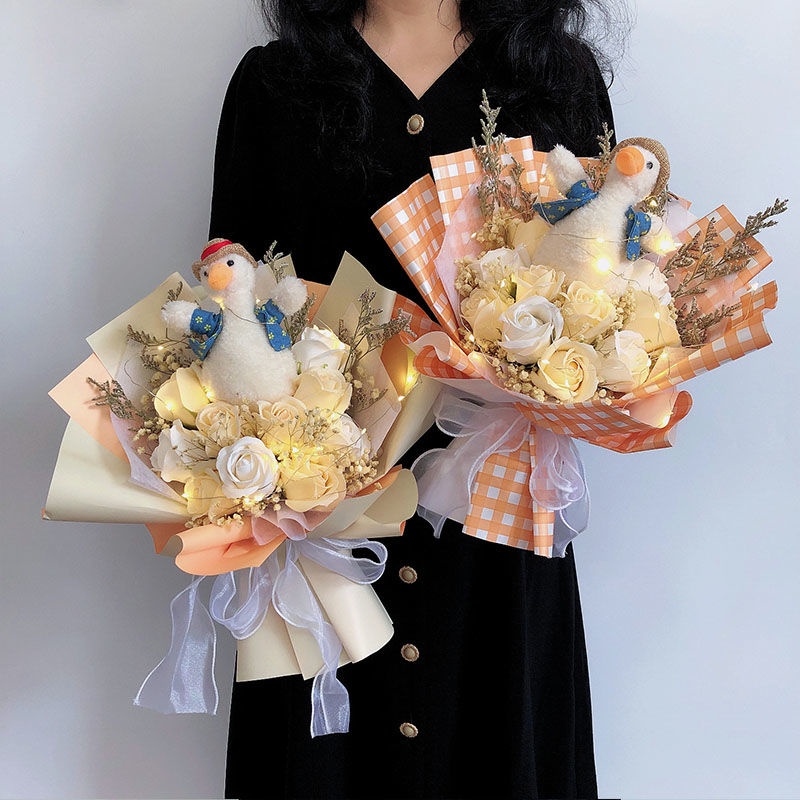 Bó Hoa Hình Chú Vịt Dễ Thương Dùng Làm Quà Tặng