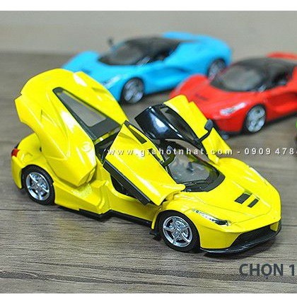 XE MÔ HÌNH KIM LOẠI  TỈ LỆ 1/32 - SIÊU XE LA FERRARI - VÀNG - 9685V