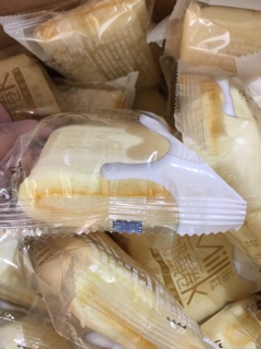 Bánh bông lan cuộn  phomai milk