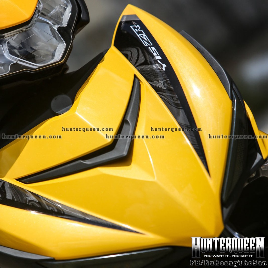 Tem rời Y15ZR hot nhất, in UV cao cấp, Dán xe Exciter 150 đời 2016-2018 màu đen vàng. Mẫu decal hoa văn chìm ẩn