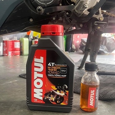 Motul H-tech 100 10w40 dầu nhớt 100% tổng hợp cho xe máy (Tốt nhất tầm giá)