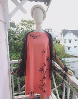 Váy Linen hoạ tiết vẽ tay