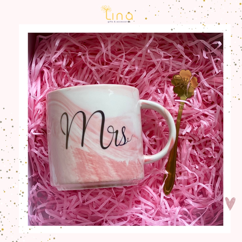 Hộp quà tặng Cốc Mrs & Mr và  nhiều món xinh xắn - Màu  xám & Màu  hồng