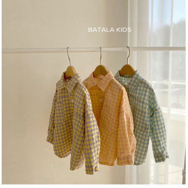 Áo sơ mi bé gái bé trai Batala kids phom thụng Hàn Quốc hoạ tiết kẻ caro nổi bật cho bé từ 9-25kg SMCR02