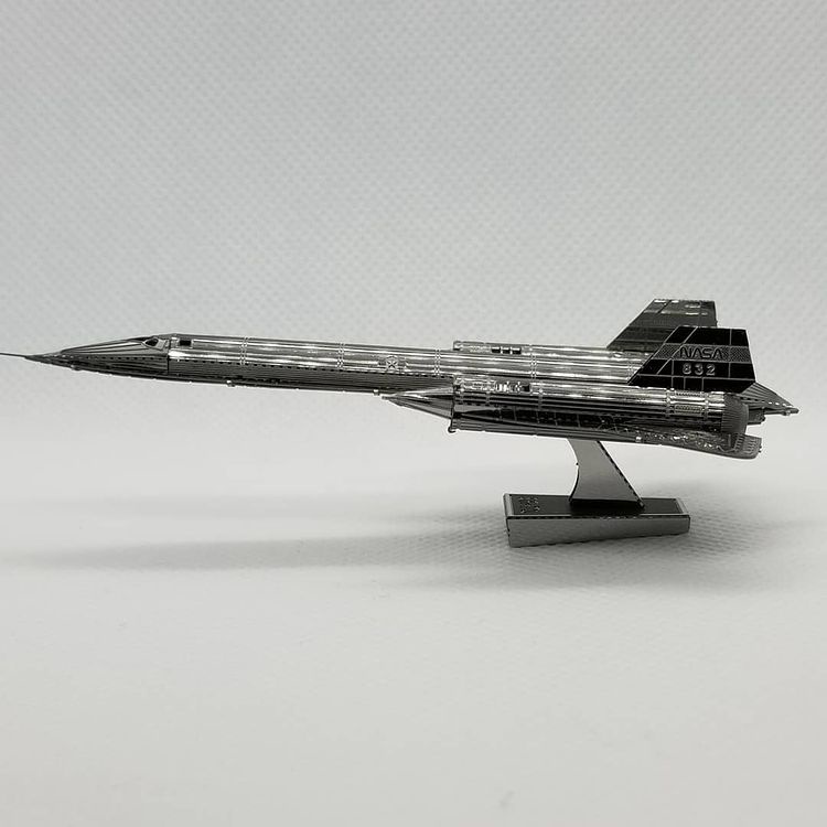 Mô Hình 3D Kim Loại Trinh Sát Chim Đen SR-71 Blackbird (chưa ráp)