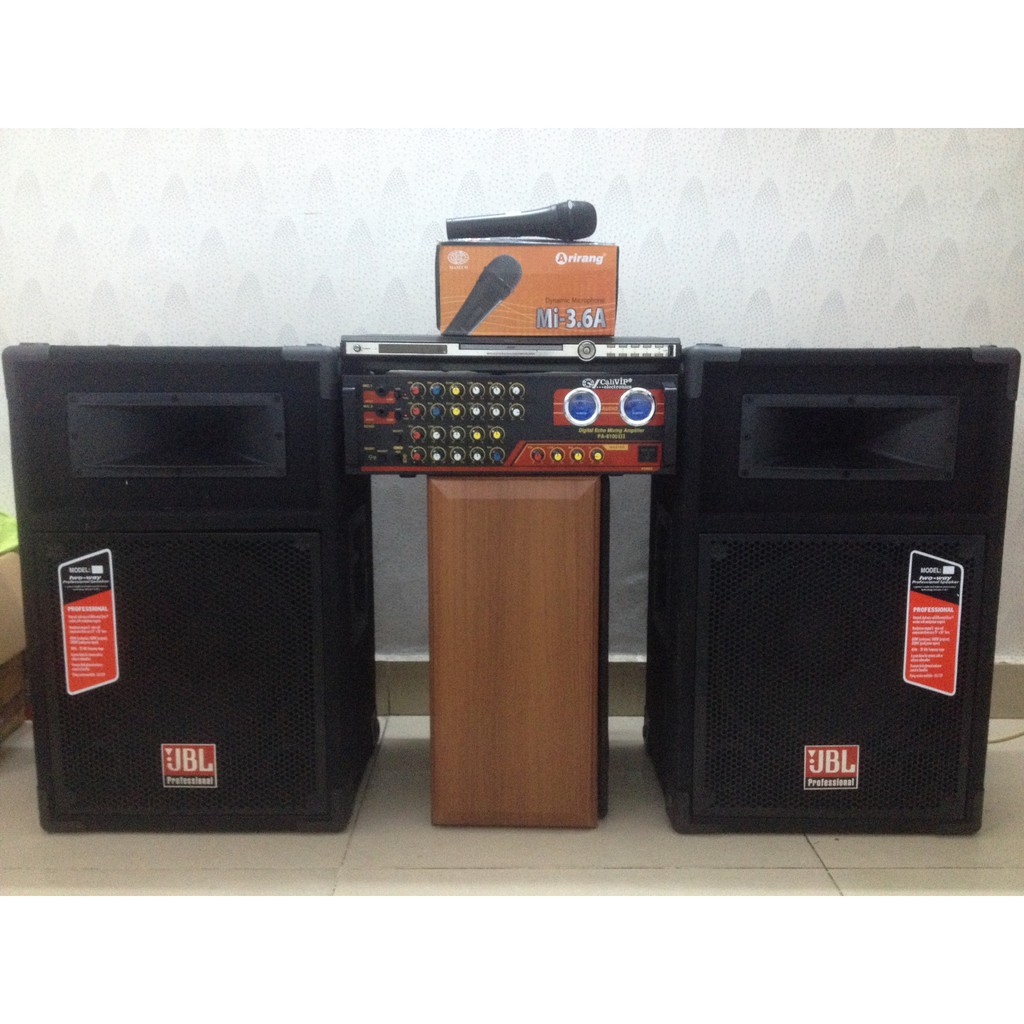 Dàn âm thanh karaoke gồm: Đầu karaoke, Amply JarguarL và Cặp sân khấu  tặng Micro