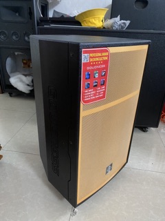 Thùng gỗ và lưới 4 tất
