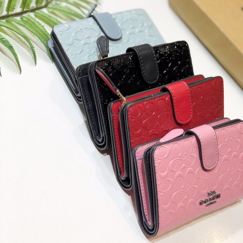 Ví Coach nút cài medium