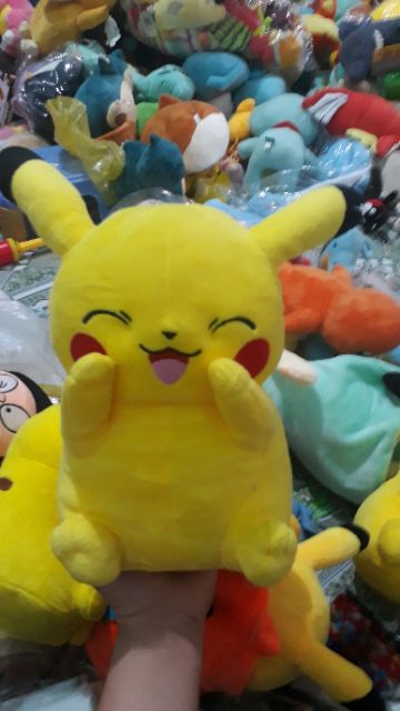 Bạn pikachu nhồi bông