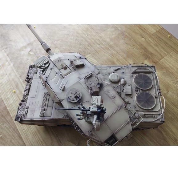 Mô hình lắp ráp xe tăng quân sự 1/35 SCALE LEOPARD 2 A6 MAIN BATTLE TANK Tamiya 35271 - GDC