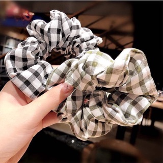 Cột tóc Scrunchies kẻ