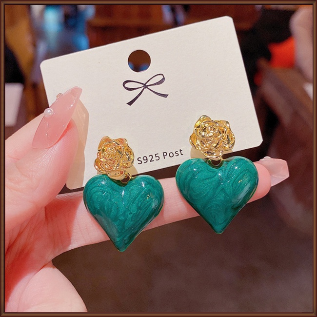 Đôi Khuyên Tai Hình Trái Tim Đính Hoa Hồng Thanh Lịch Dành Cho Nữ