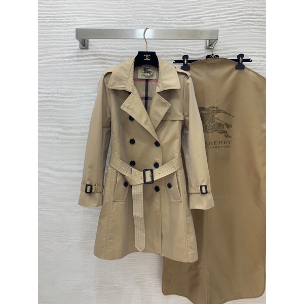 Áo măng tô dáng dài Burberry kết cấu vải chống thấm nước Gabadian tuỳ chỉnh phong cách cực chất.