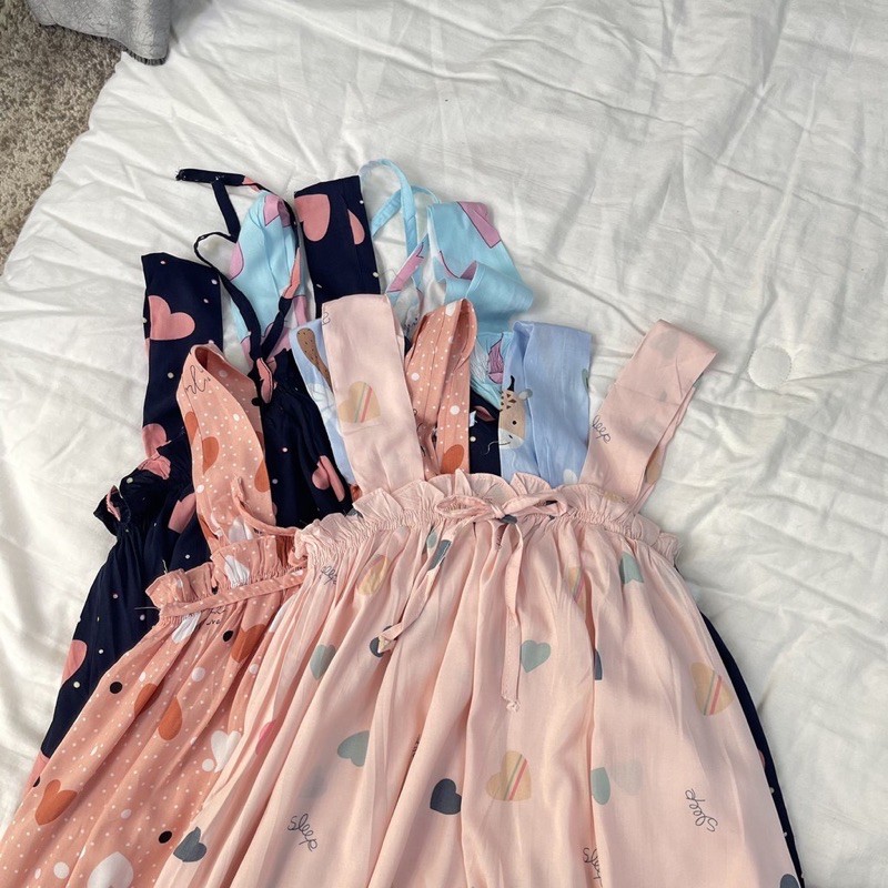 Váy lanh hai dây bản to.