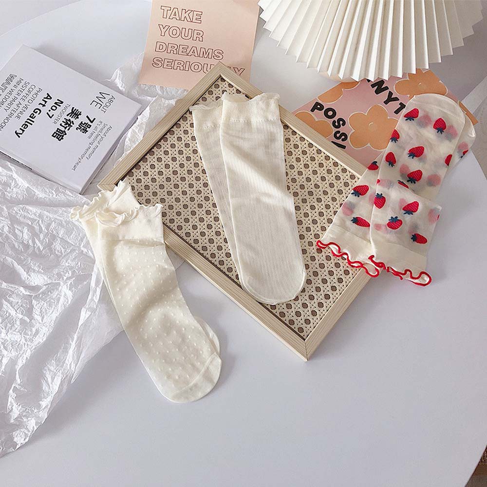 Đôi Vớ Thoáng Khí Họa Tiết Trái Dâu Dễ Thương Bắt Mắt Sành Điệu Hoạt Hình